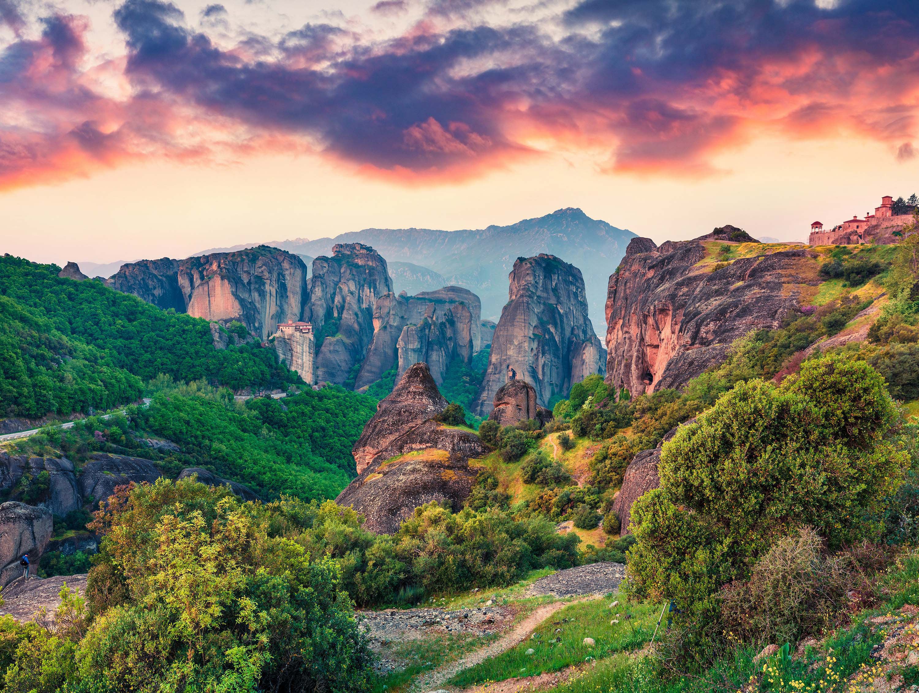 PFG Postcard Collection - Meteora Kalabaka, Greece (550pcs) (Usage/Used - PUZZLES FOR GOOD)