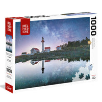 Phare sous la voie lactée