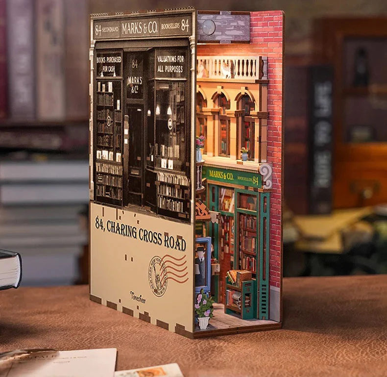 Book Nook - 84 Charing Cross Road (Wood)