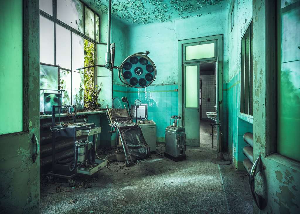 Ravensburger Lost Places -  The Madhouse (1000pcs)