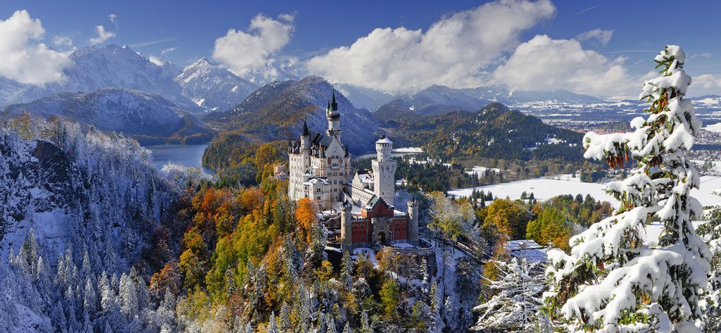 DMG Ravensburger Neuschwanstein Castle (Panoramic) (2000pcs) (DAMAGED BOX)