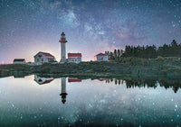 Phare sous la voie lactée