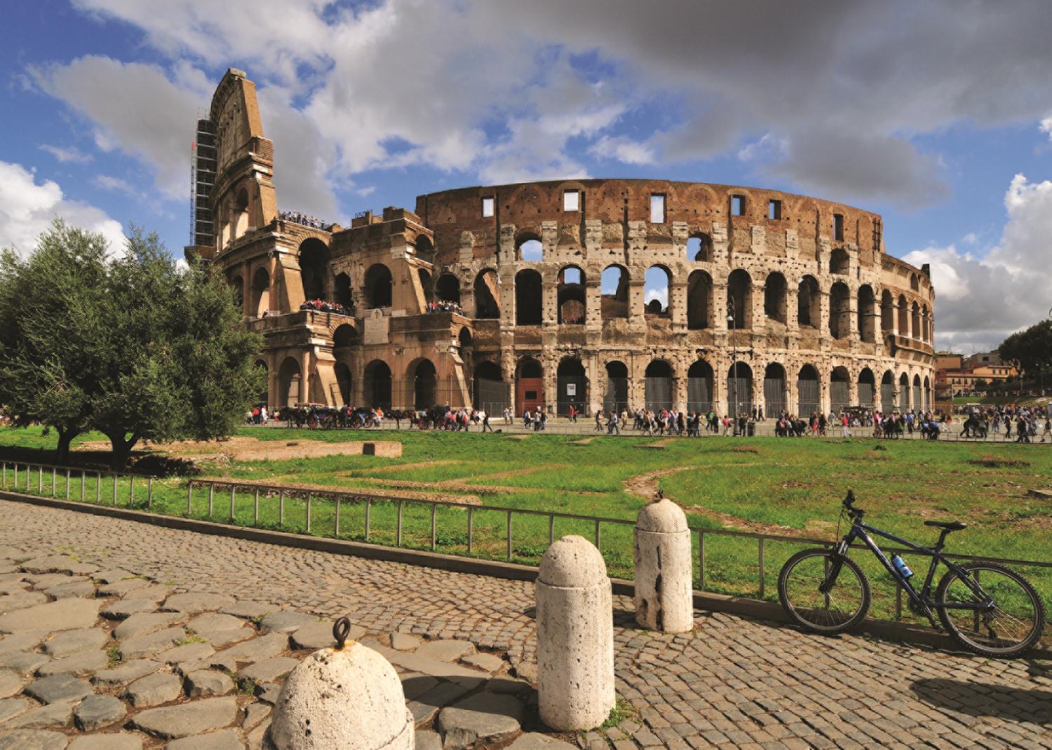 Colosseum, Rome by Mauricio Abreu
