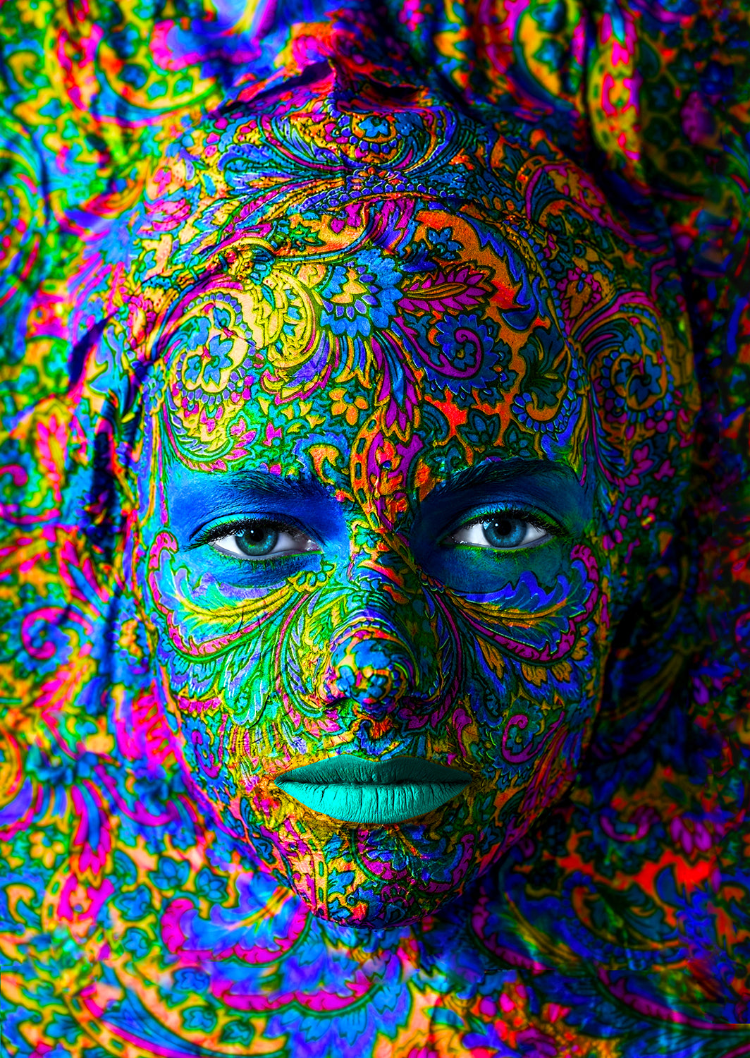 Enjoy- Woman with Color Art Makeup (1000pcs)