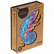 Iridescent Chameleon (Size M) (Wooden Jigsaw Puzzle)
