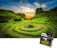 Green Grass Field pendant le coucher du soleil